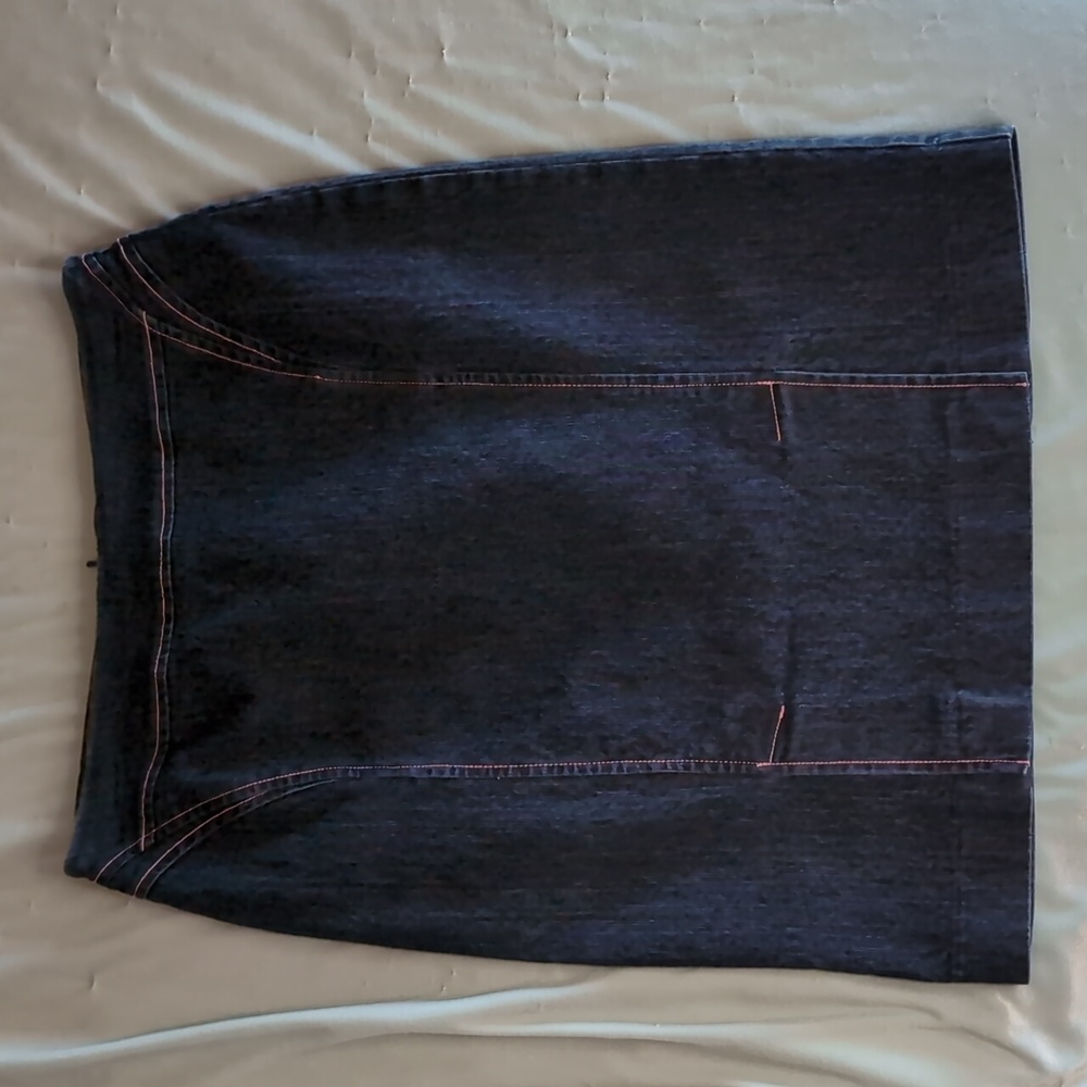 Denim Skirt with Pink Topstitch - Stretch Denim - Nicole by Nicole Miller - Sz 4